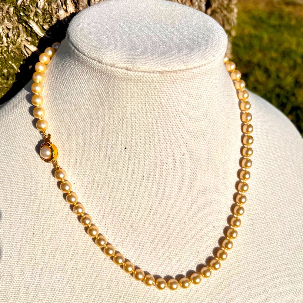 Exquisite 20” Pearls Gold Tone Pearl Clasp